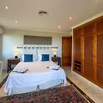 Del Gato Villa