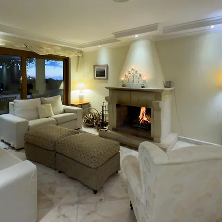 Del Gato Villa